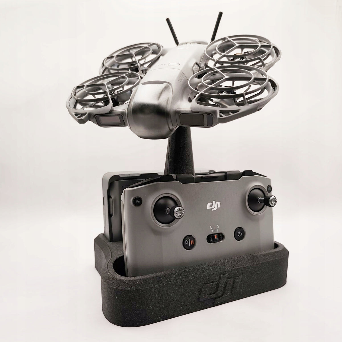 BASE STAND PRESENTER DRONE DJI NEO 2 AND CONTROLLER AND BATTERIES BOX CASE