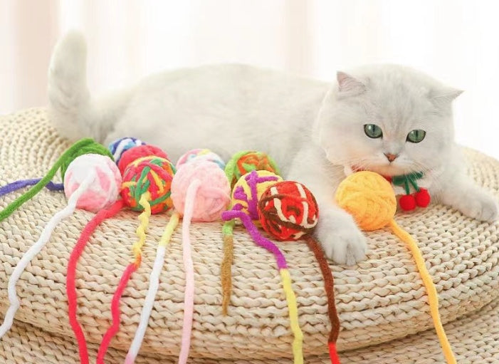 CAT TOY BALL WITH TAIL AND RATTLE BALL YARN FOR ROLLING Manufacturer code ZPP111