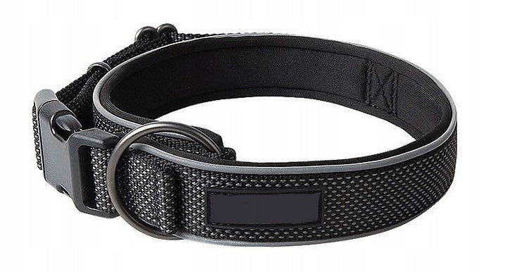 Sturdy dog collar with adjustable black M